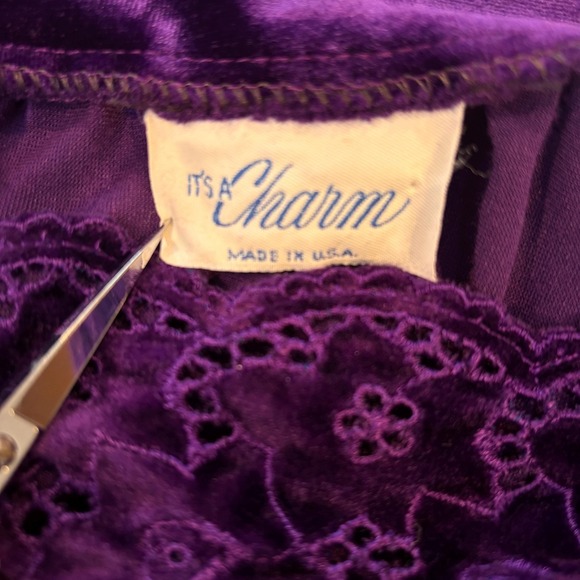 Vtg 1970s Purple Velvet Maxi Dress Lace Empire Whimsigoth USA Gown Robe - Picture 8 of 13